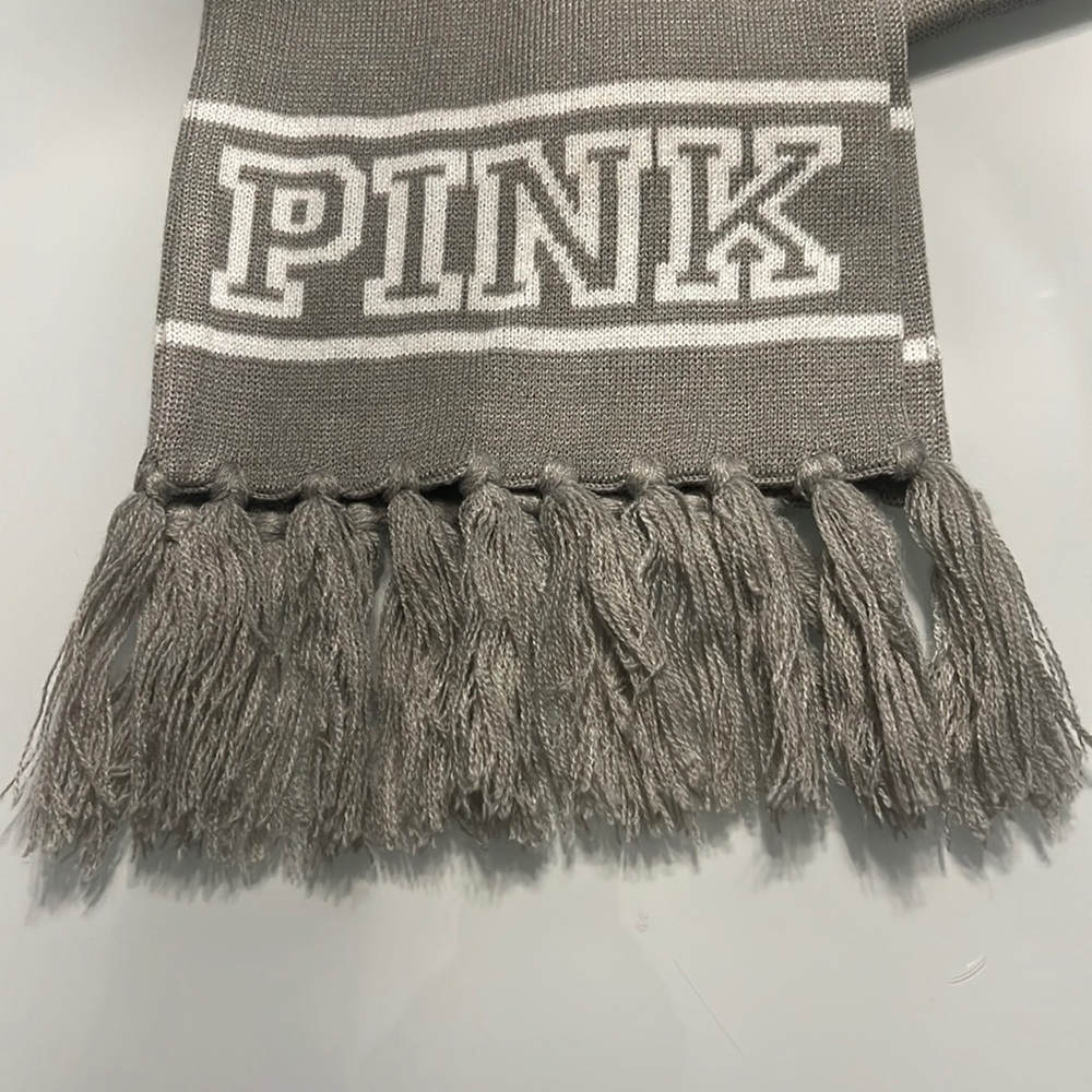 PINK VICTORIA’S SECRET Spellout Knit Scarf w/ Tassels in Gray/White - Picture 4 of 7